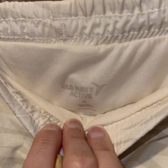 Old navy animal print mid rise run shorts - Picture 2 of 4